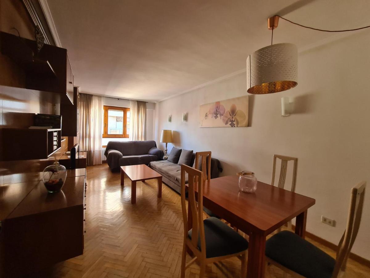 Dos Torres Tauriel - Espacioso Apartamento Con Impresionantes Vistas Y Garaje Privado Zaragoza Eksteriør billede