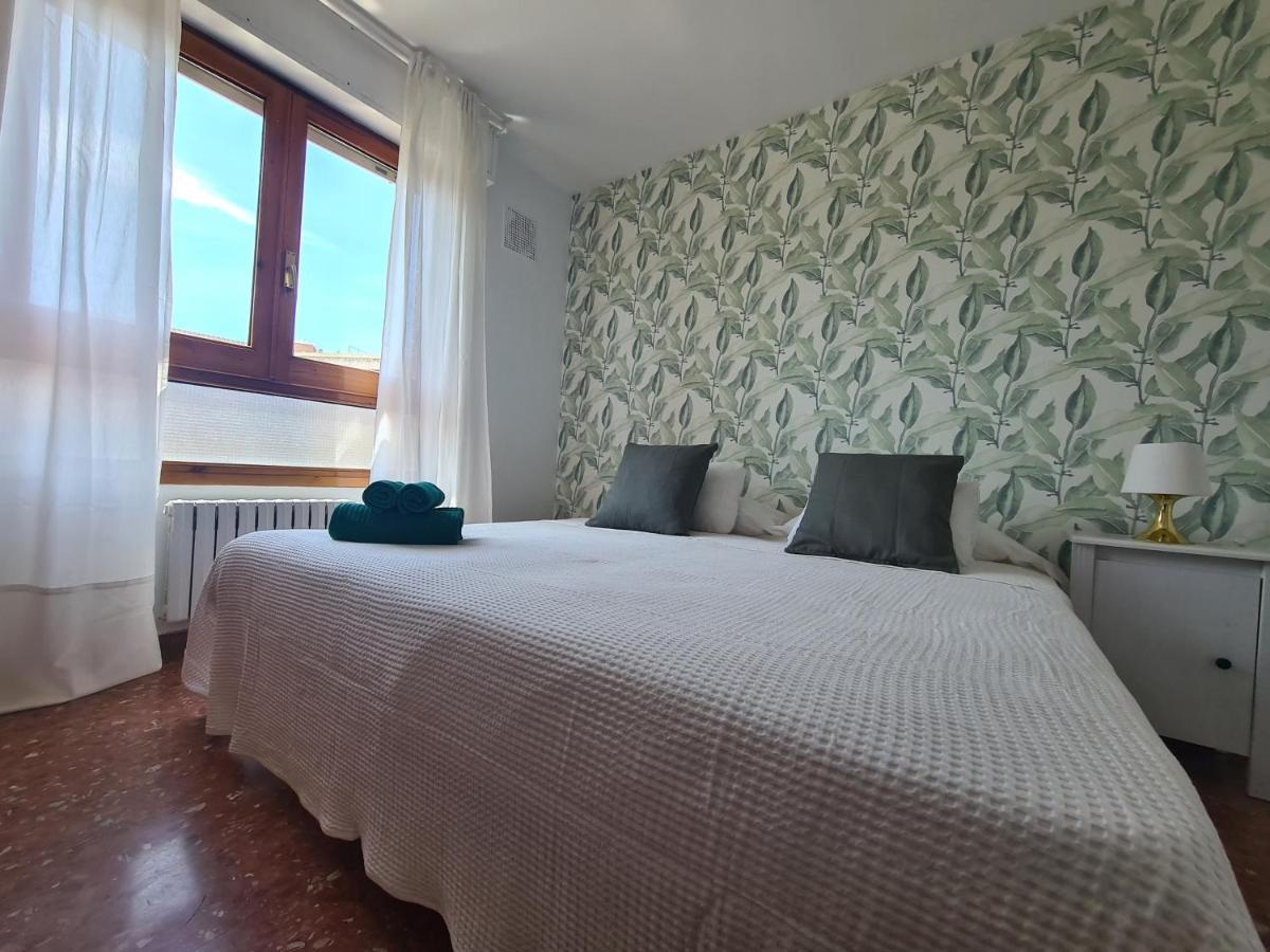 Dos Torres Tauriel - Espacioso Apartamento Con Impresionantes Vistas Y Garaje Privado Zaragoza Eksteriør billede